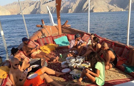 Dhow Cruise with Dolphin sighting + lunch – full day